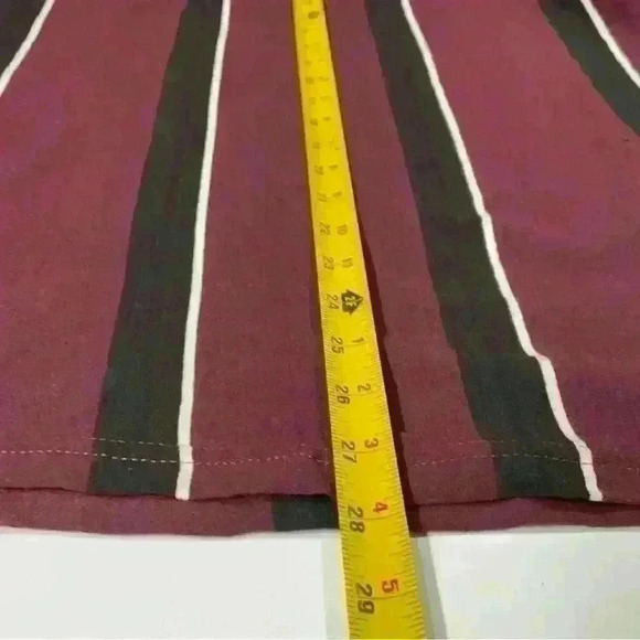 Free Planet Shirt Mens Large Burgundy Black Short Sleeve Crew Neck Pullover - Picture 3 of 3